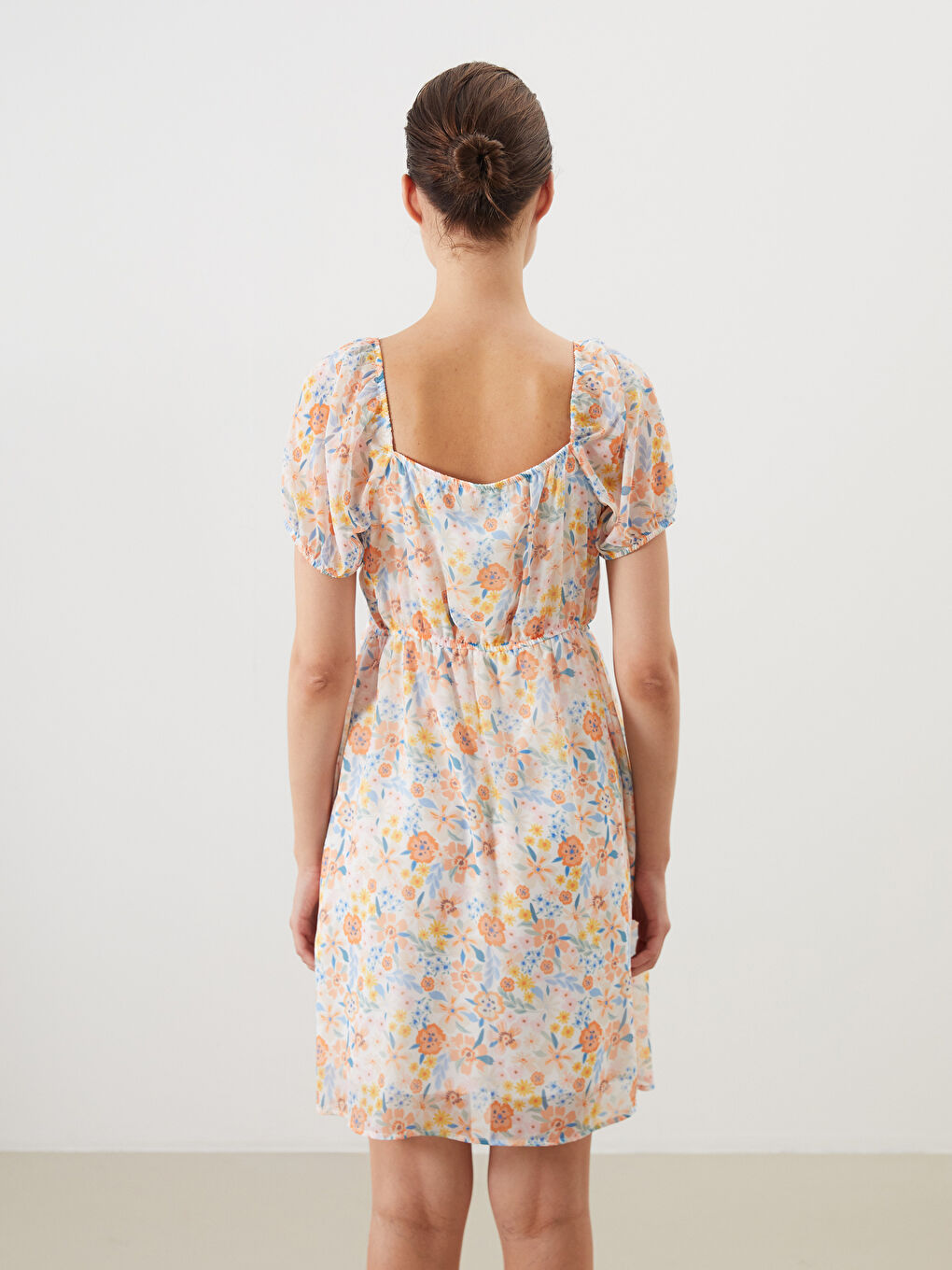 Sarı Kalp Yaka Çiçekli Balon Kollu Elbise-3