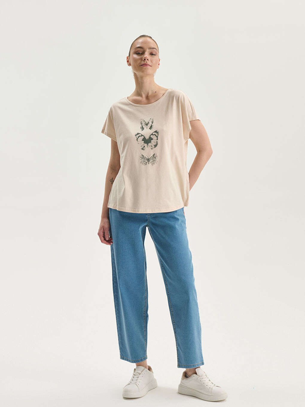 Crew Neck Butterfly Printed Women's T-Shirt-1
