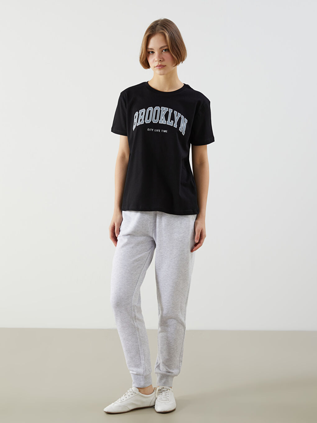 T-shirt pour Femmes Imprimé Brooklyn à Col Rond-1