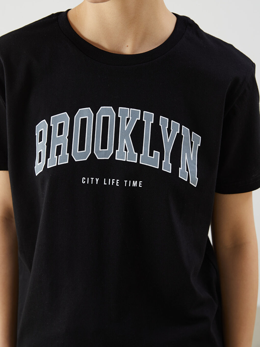 T-shirt pour Femmes Imprimé Brooklyn à Col Rond-2