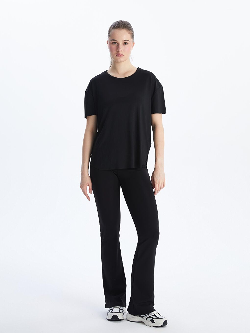 تي شيرت رياضي للسيدات بياقة دائرية بمزيج مودال-1