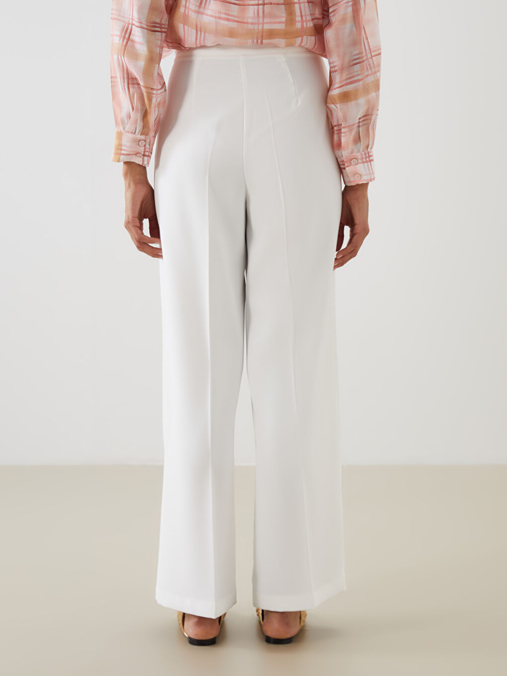 Beyaz Geniş Paça Pileli Kadın Pantolon-3