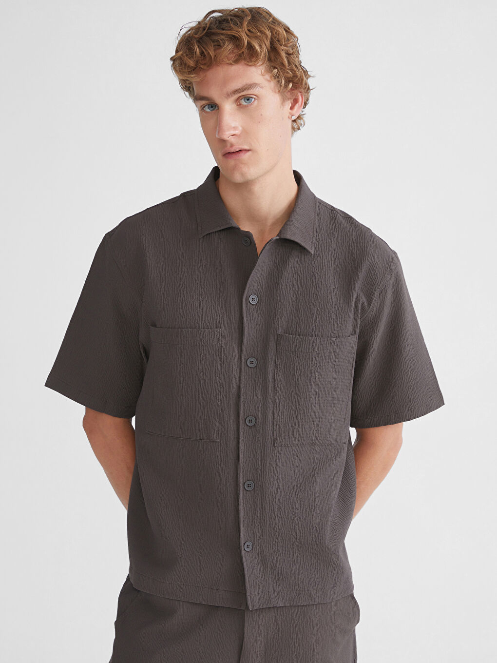 Kahverengi Rahat Kalıp Kısa Kollu Erkek Gömlek