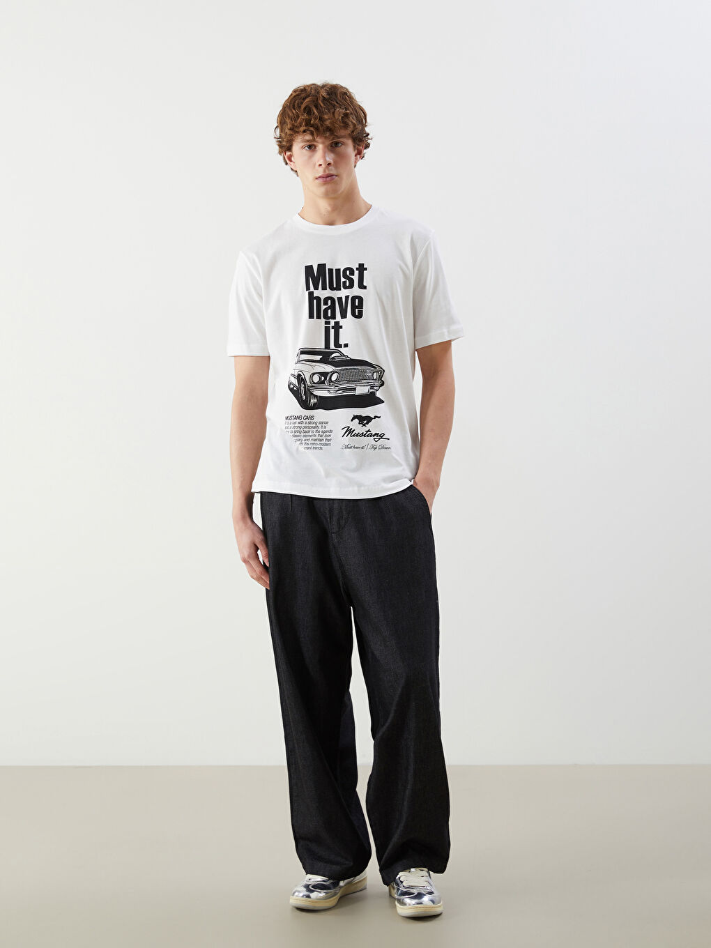 Ekru Bisiklet Yaka Ford Mustang Baskılı Penye Erkek Tişört-1