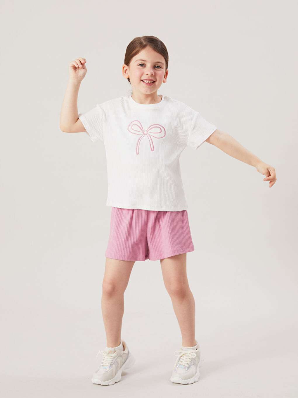LCW Kids Crew Neck Bow Embroidered Girls' Shortie Pyjama Set -S5OC25Z4-FDU