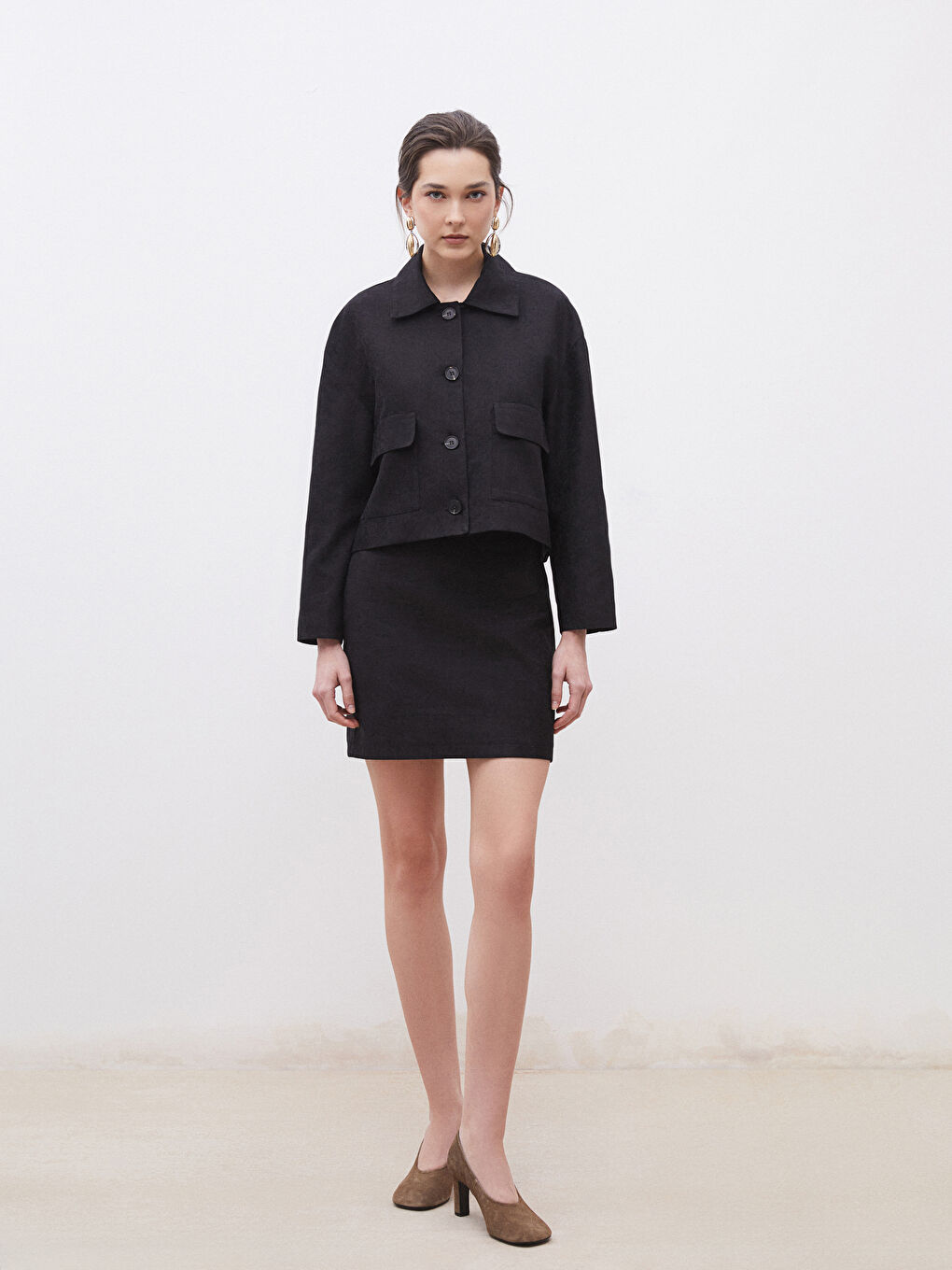 Siyah Gömlek Yaka Kadın Süet Görünümlü Ceket-1