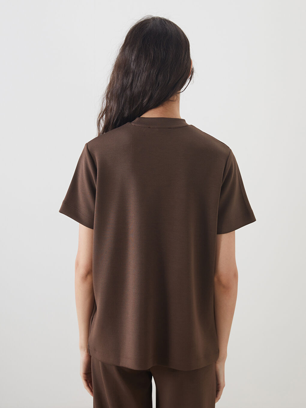 LCW Modest Kahverengi Dik Yaka Modal Karışımlı Kadın Tişört - 3