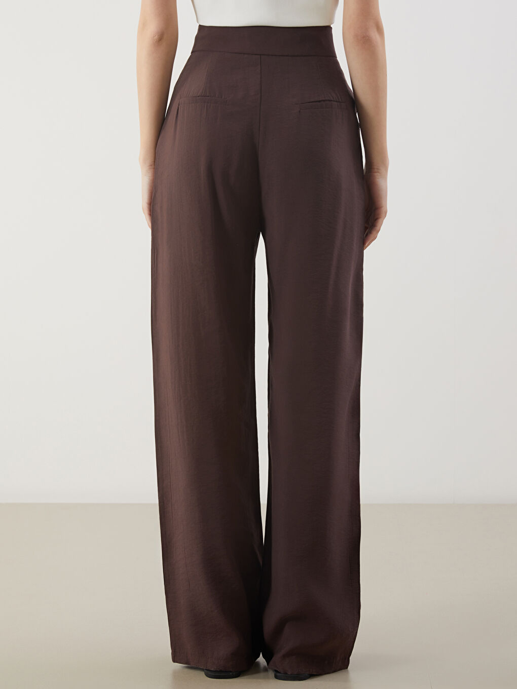 Kahverengi Standart Fit Kadın Pileli Pantolon-3