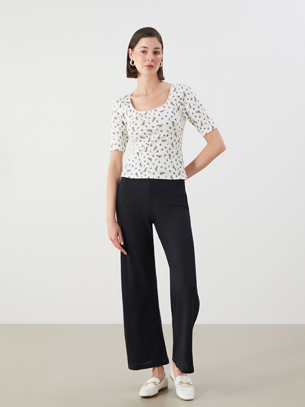 Ekru U Yaka Çiçekli Kadın Body-1