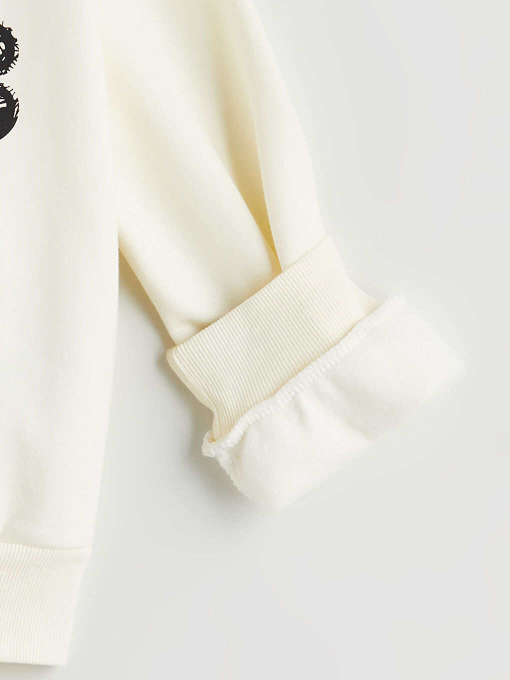 كنزة رياضية برقبة دائرية للبنات-1