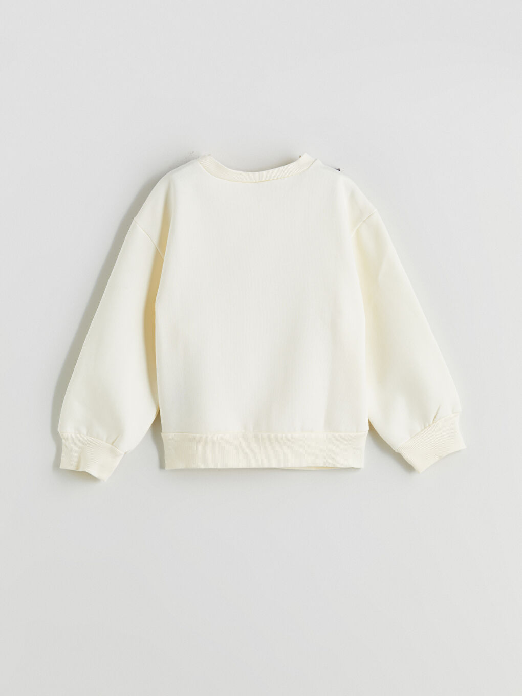 كنزة رياضية برقبة دائرية للبنات-2