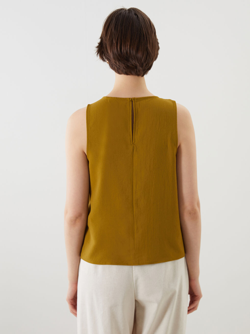 LCWAIKIKI Classic Bluza s okruglim izrezom i detaljem aplikacije -S5OF56Z8-QYS
