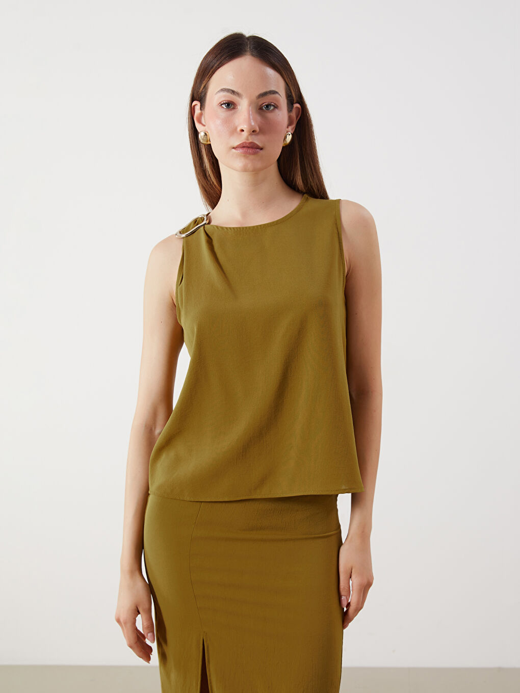 LCWAIKIKI Classic Bluza s okruglim izrezom i detaljem aplikacije -S5OF56Z8-QYS