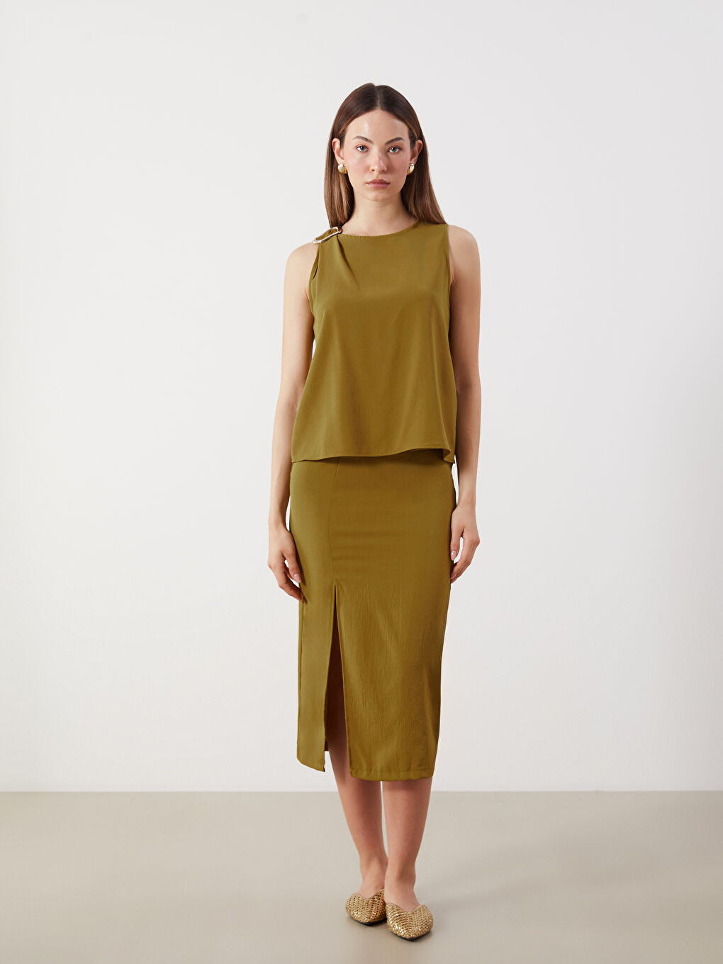 LCWAIKIKI Classic Bluza s okruglim izrezom i detaljem aplikacije -S5OF56Z8-QYS