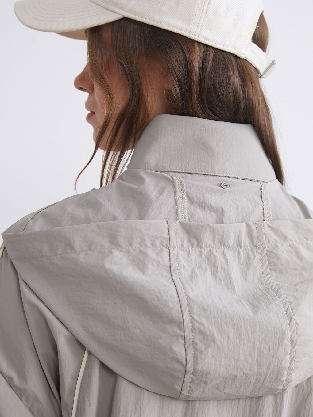 Kahverengi Dik Yaka Oversize Kadın Yağmurluk-3