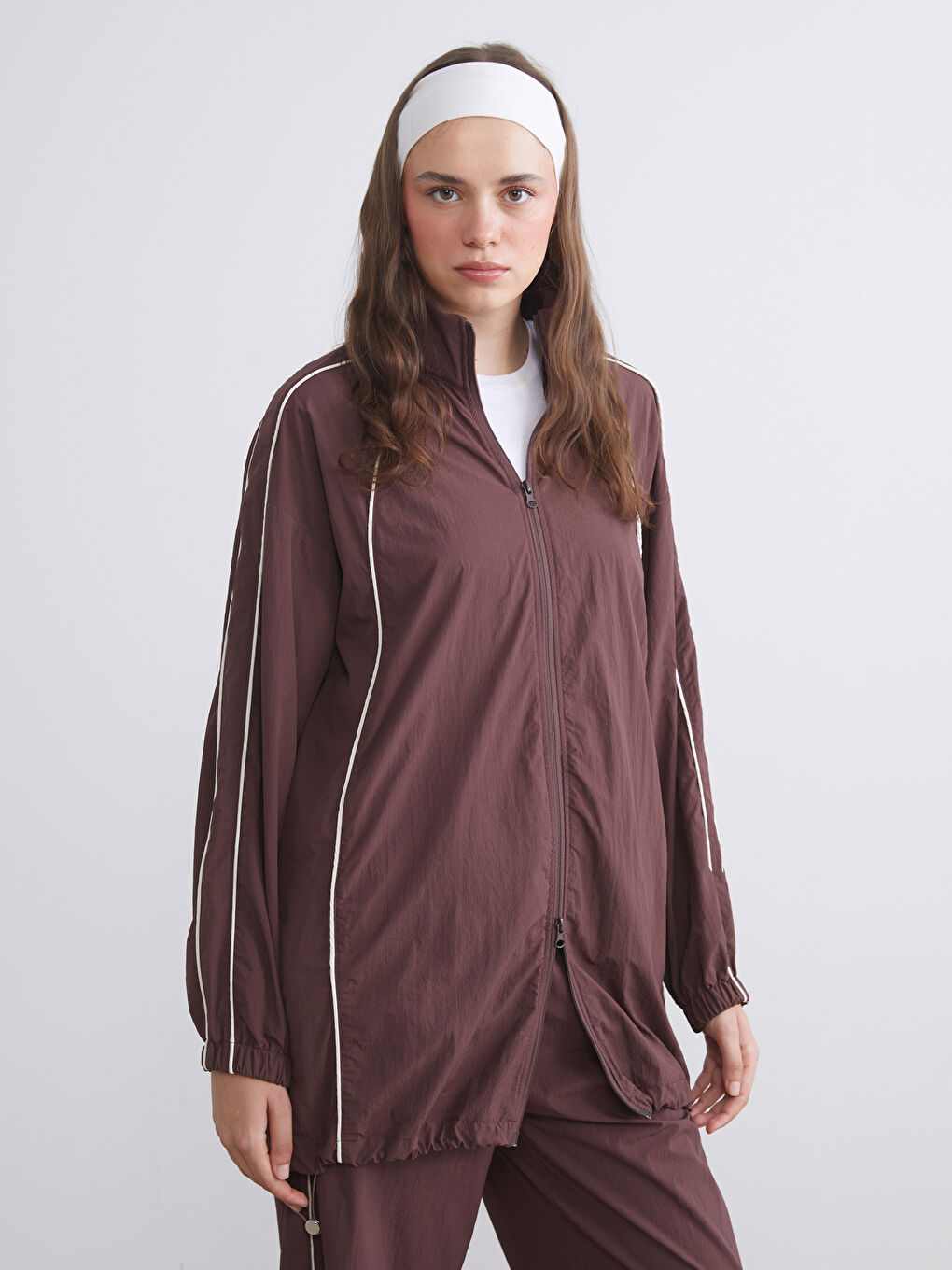 Kahverengi Dik Yaka Oversize Kadın Yağmurluk