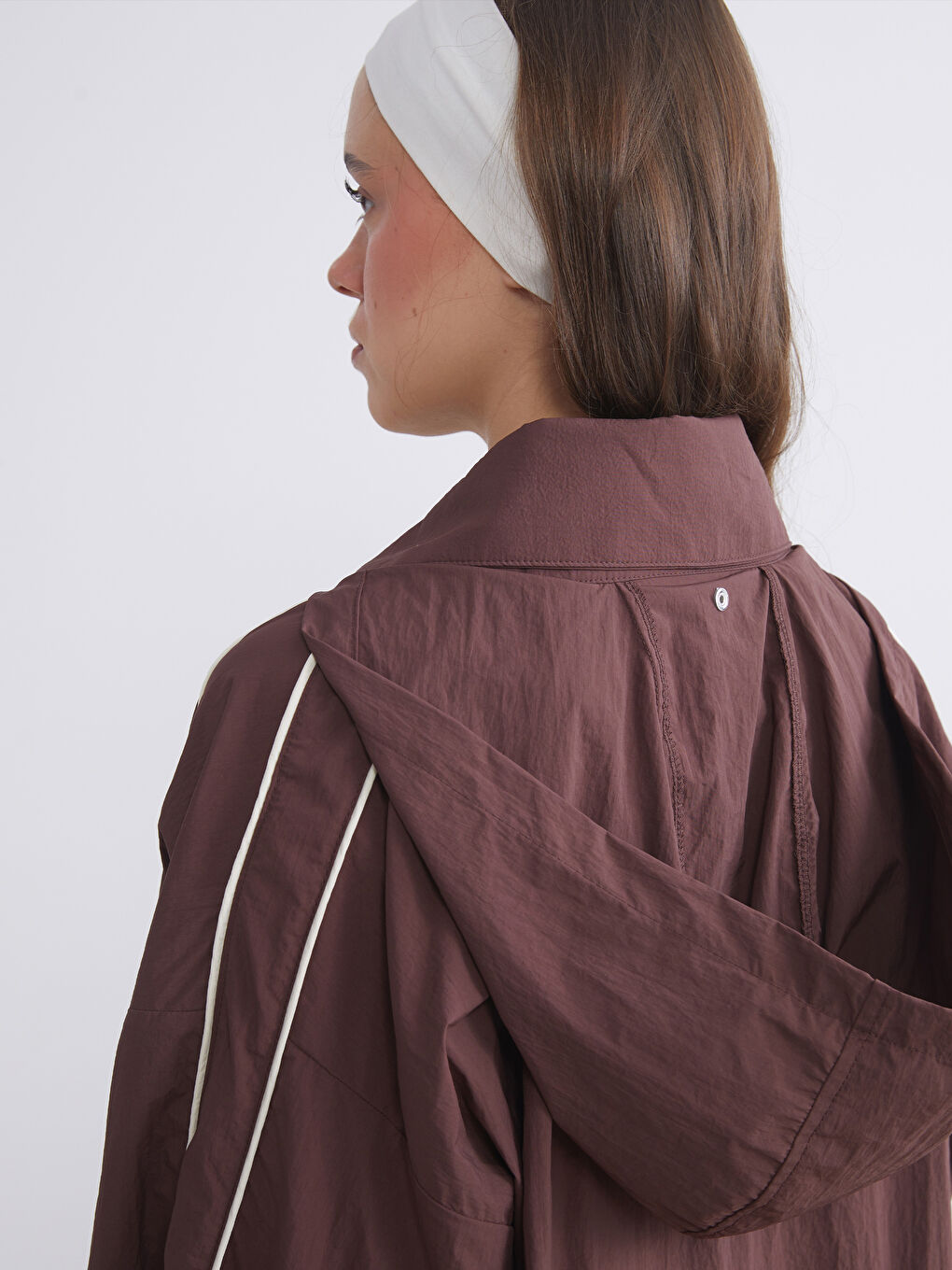 Kahverengi Dik Yaka Oversize Kadın Yağmurluk-2