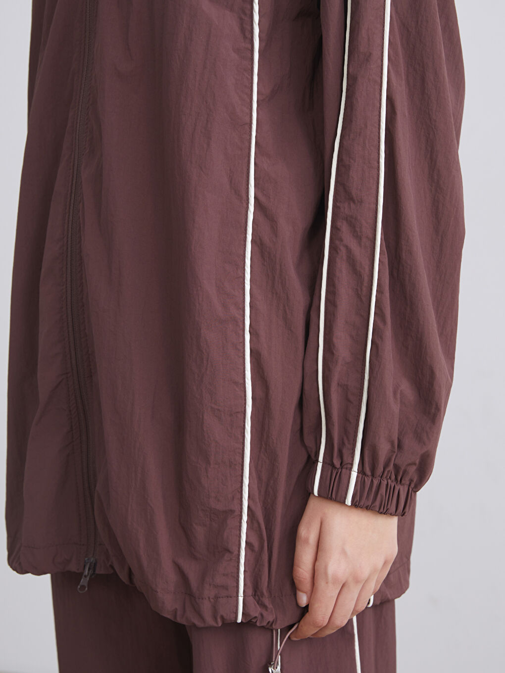 Kahverengi Dik Yaka Oversize Kadın Yağmurluk-3