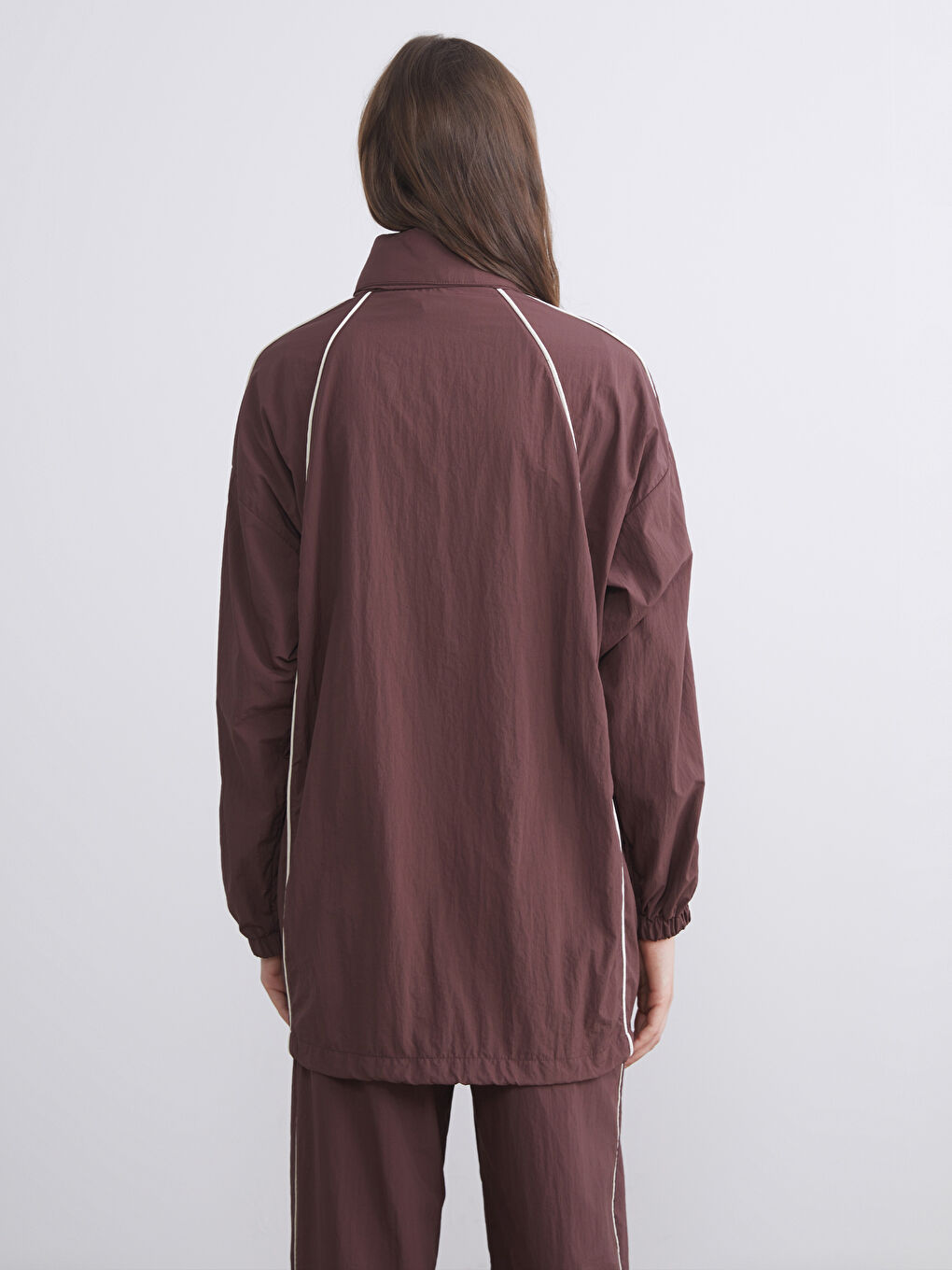 Kahverengi Dik Yaka Oversize Kadın Yağmurluk-4