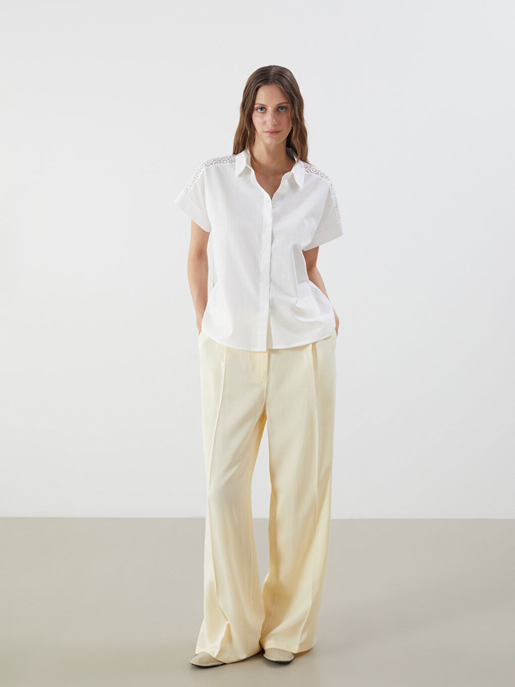 Ekru Dantel Detaylı Kadın Gömlek-1