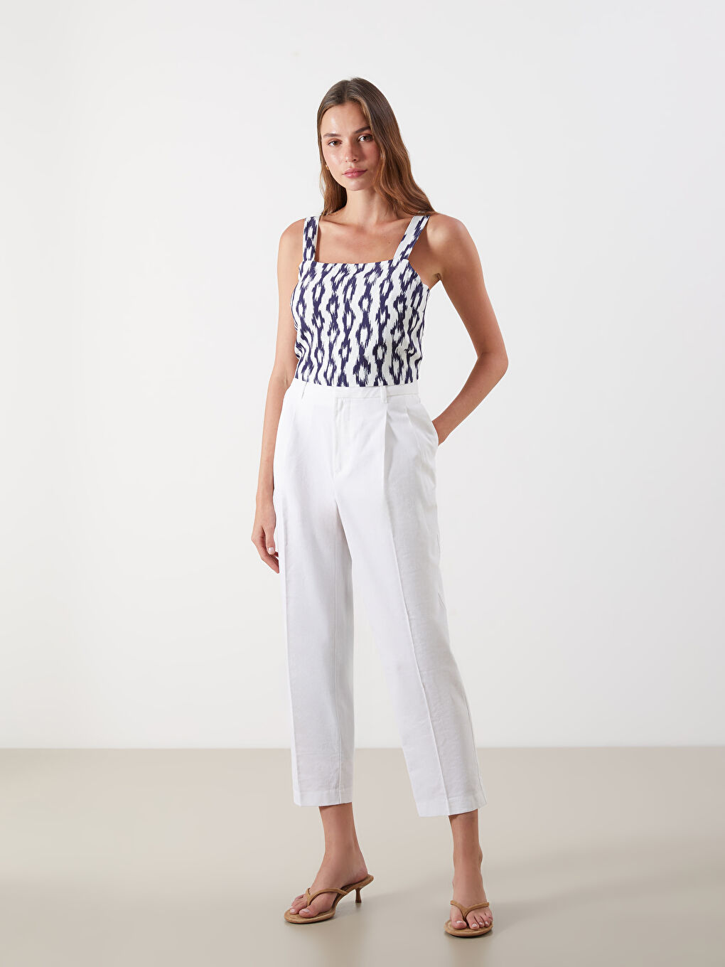 Mavi Kare Yaka Desenli Askılı Crop-1