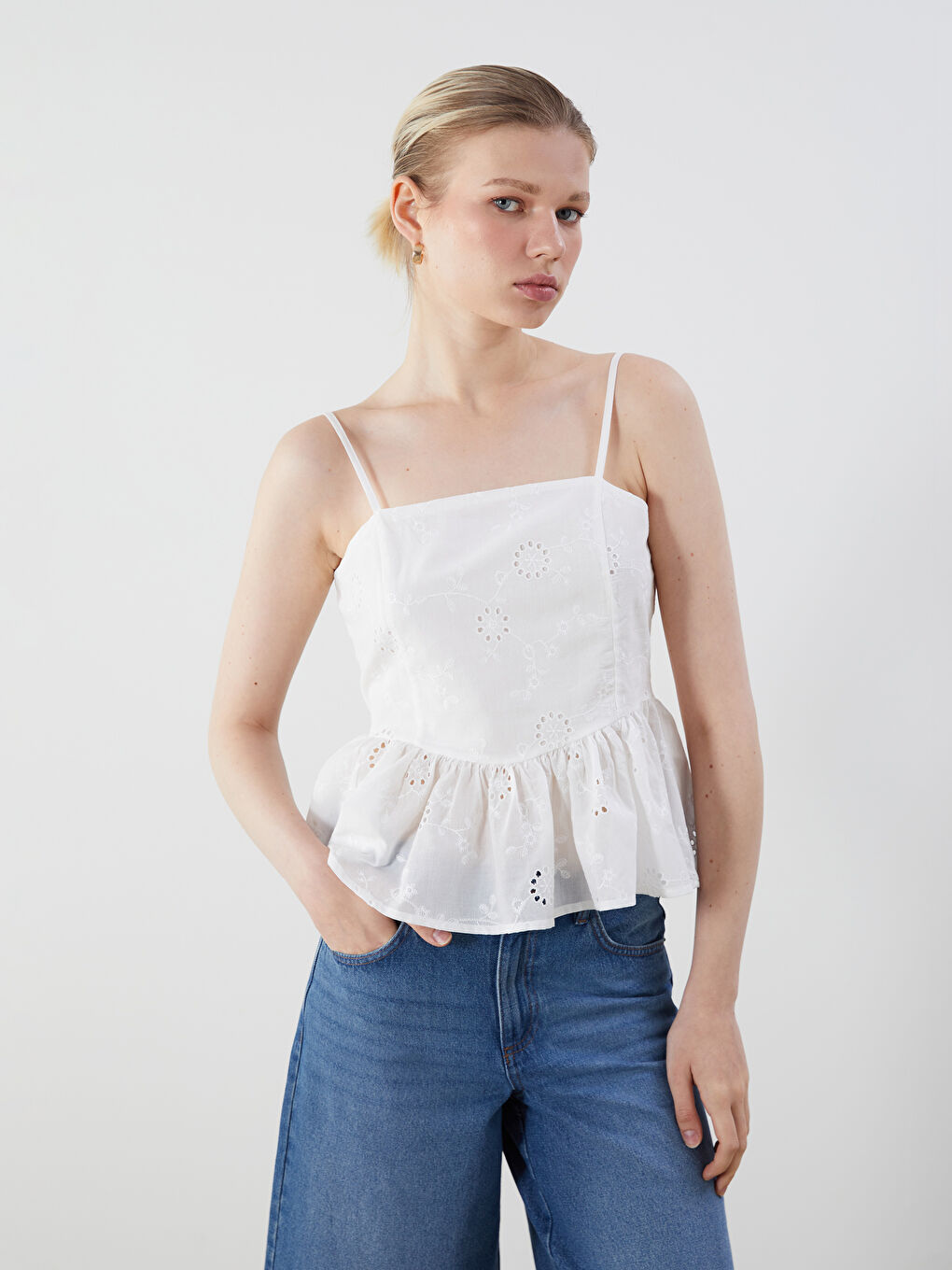 Ekru Kare Yaka Ajurlu Askılı Brode Bluz