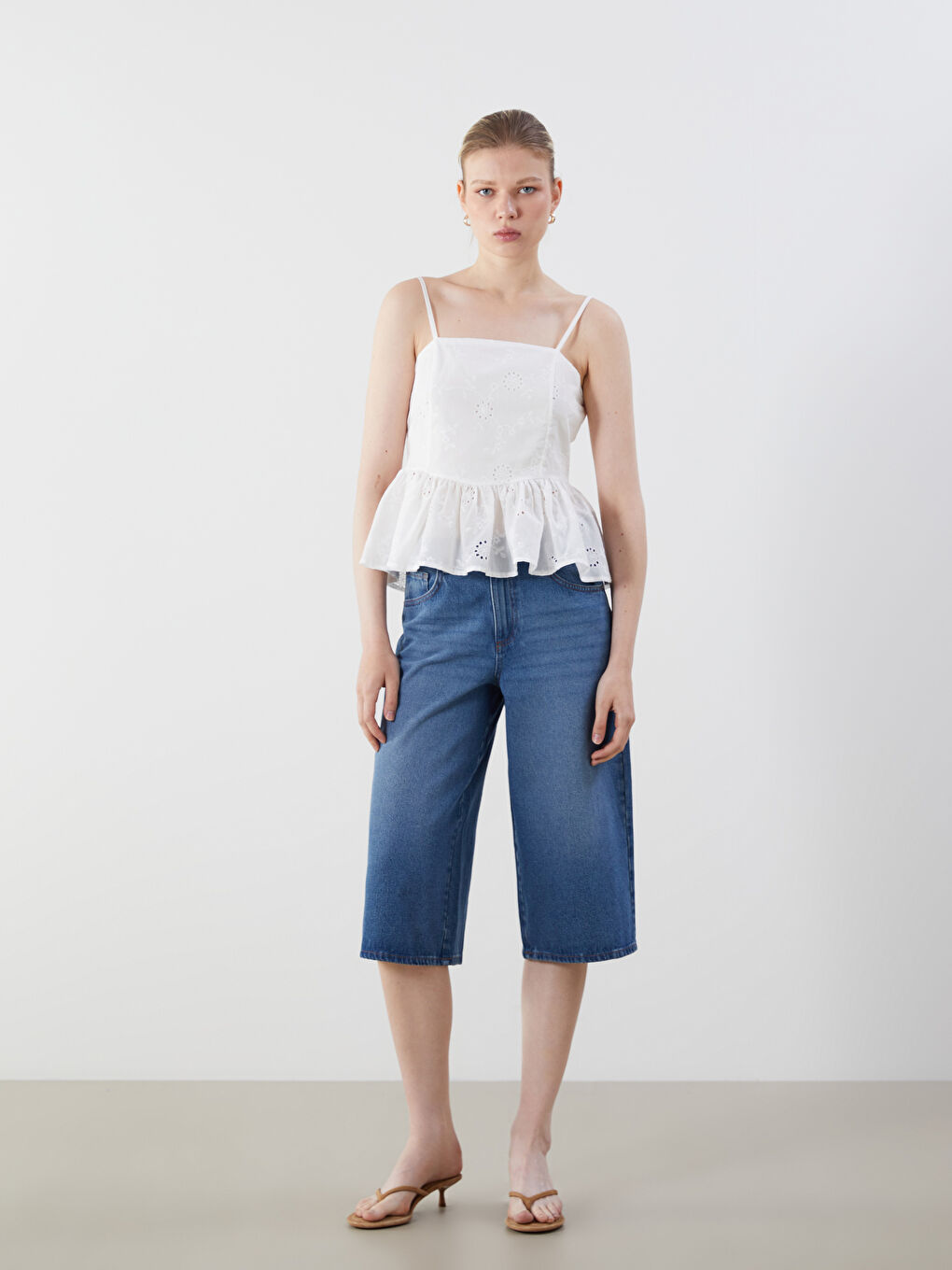 Ekru Kare Yaka Ajurlu Askılı Brode Bluz-1