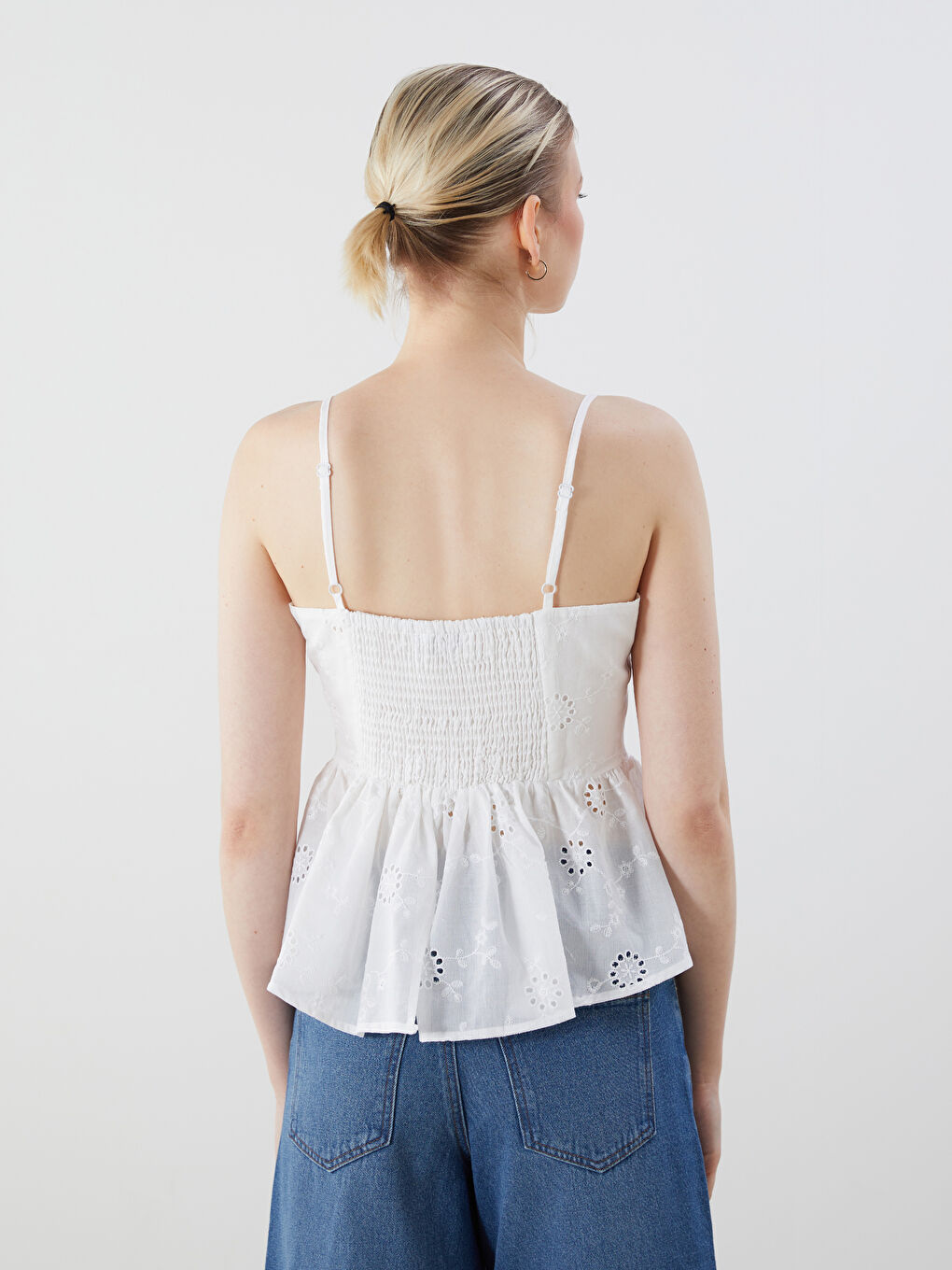 Ekru Kare Yaka Ajurlu Askılı Brode Bluz-3