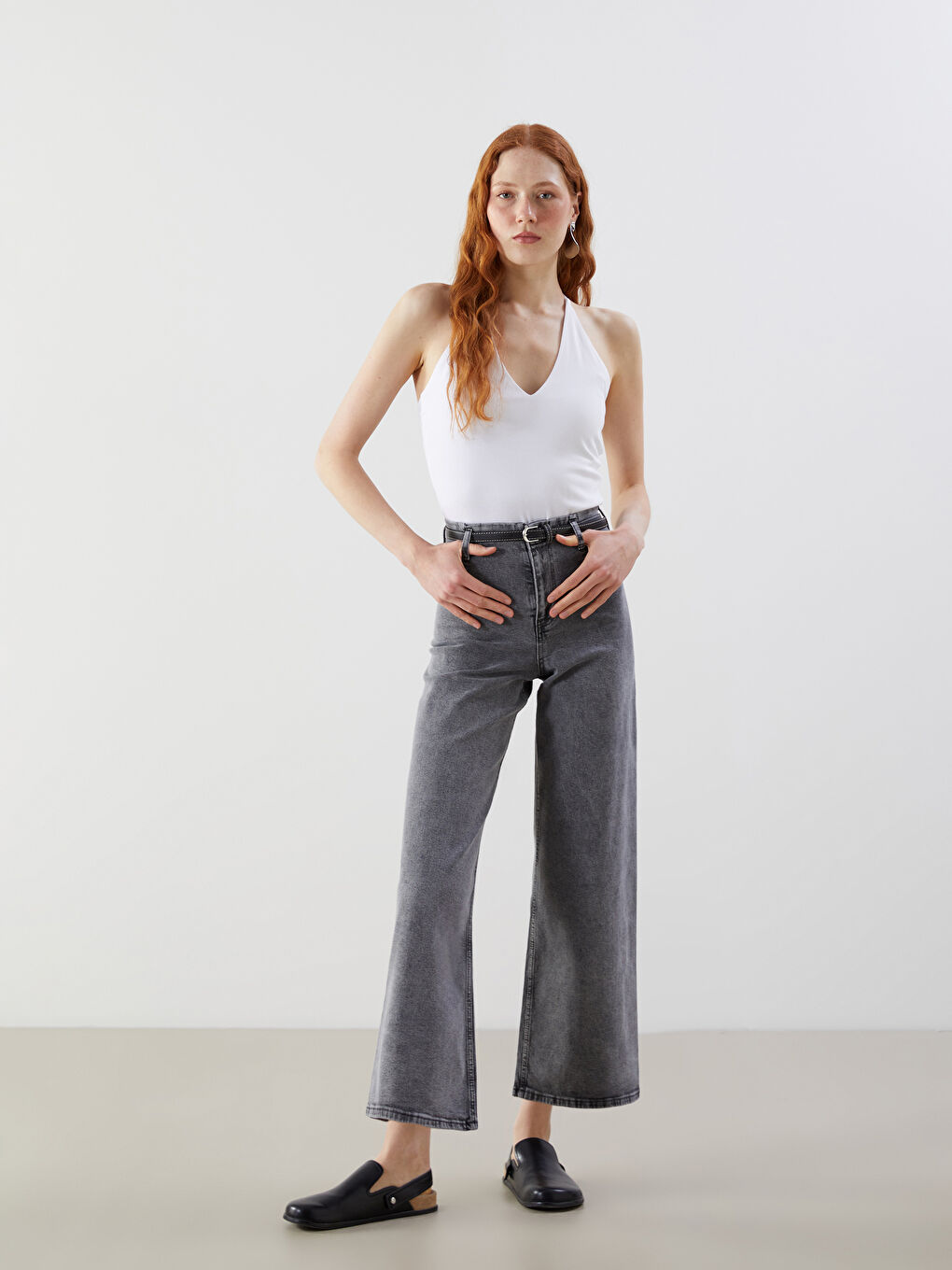 Gri Beli Kemerli Wideleg Kadın Jean Pantolon