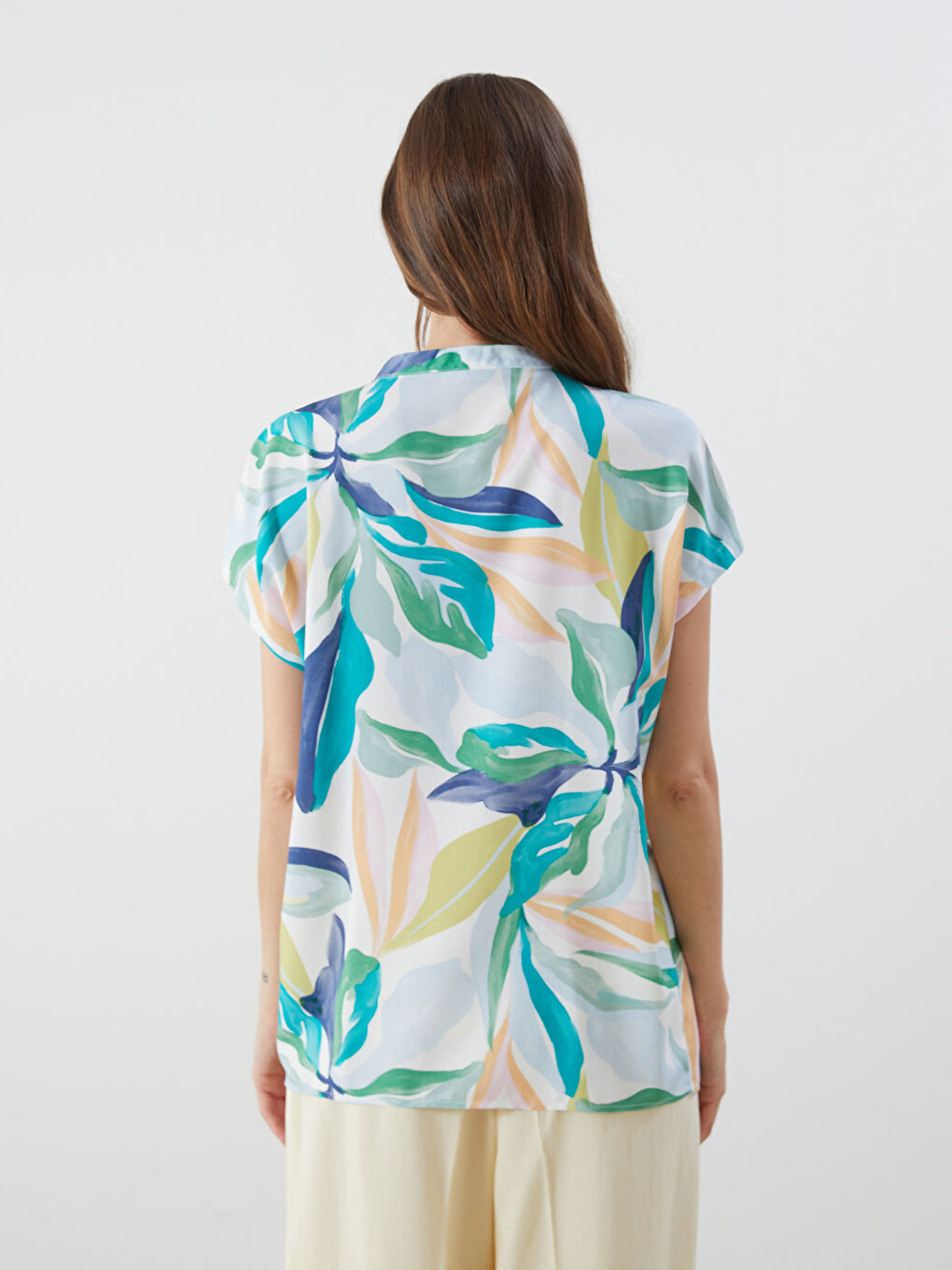 LCWAIKIKI Classic Kerbausschnitt Blumige Bluse -S5OI08Z8-LQQ