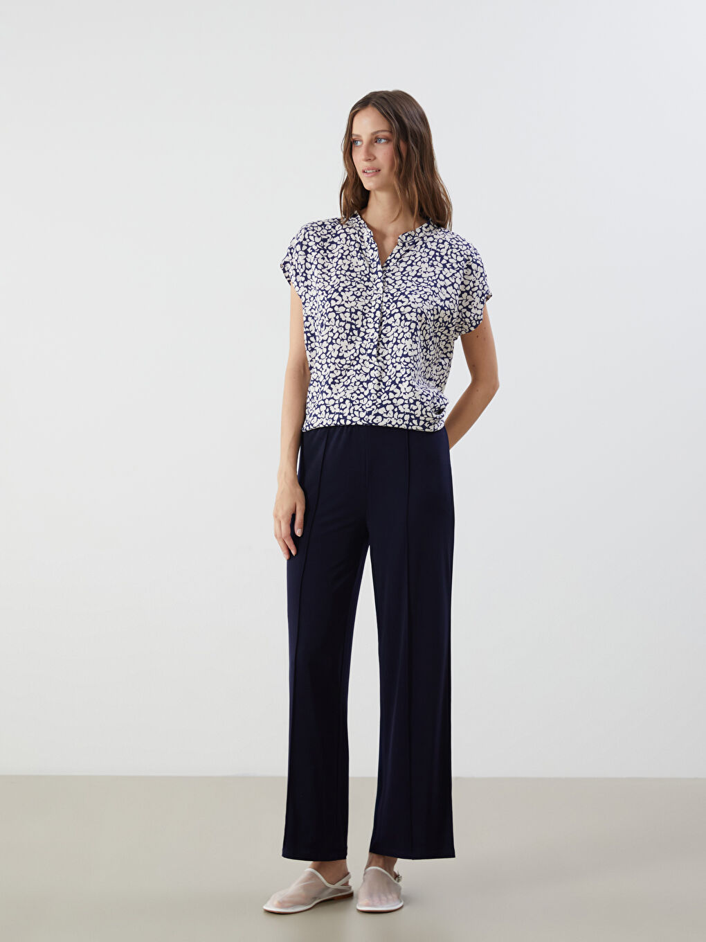 LCWAIKIKI Classic Notch Neck Floral Blouse -S5OI08Z8-LSJ