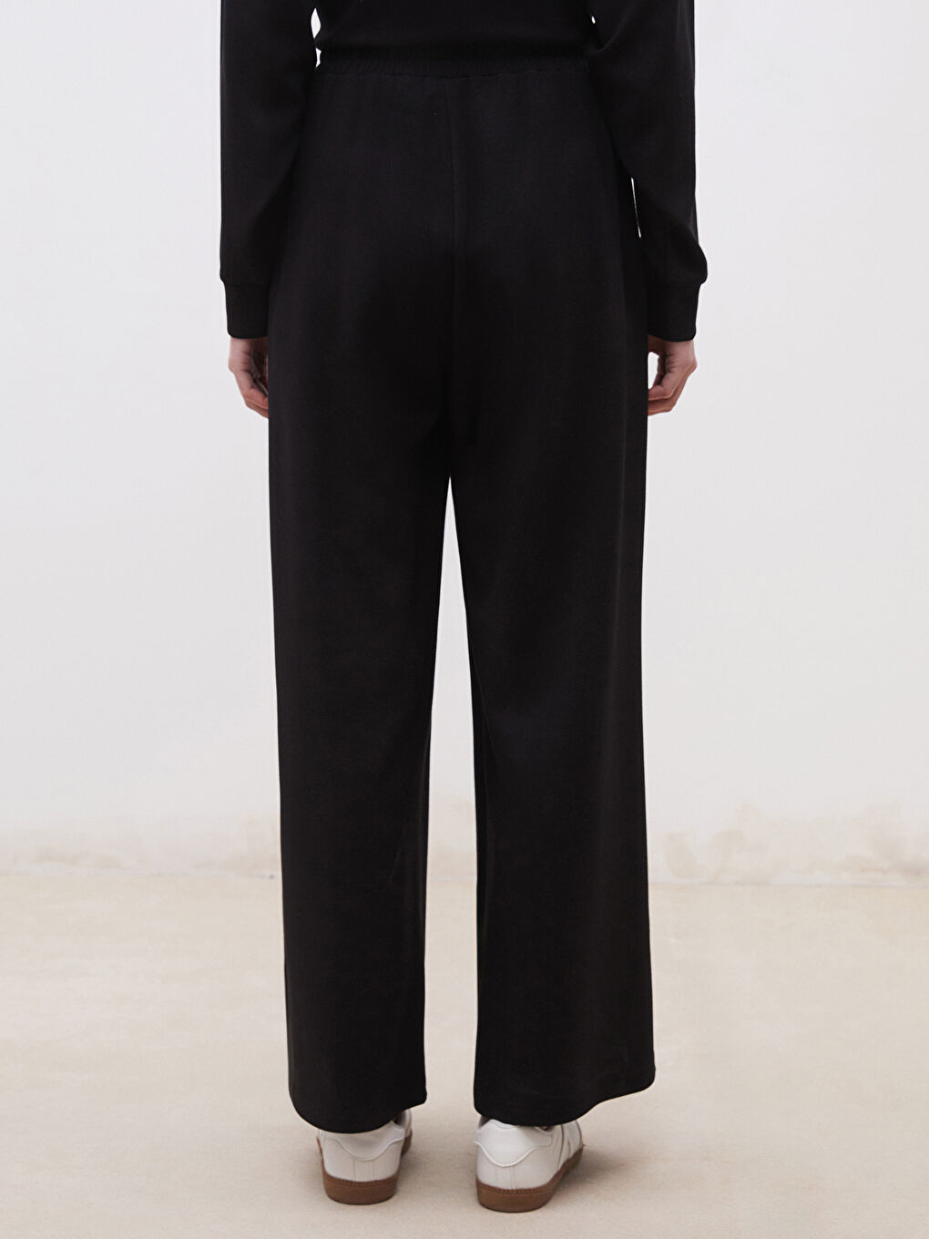 Siyah Beli Lastikli Geniş Paça Kadın Eşofman Altı-3