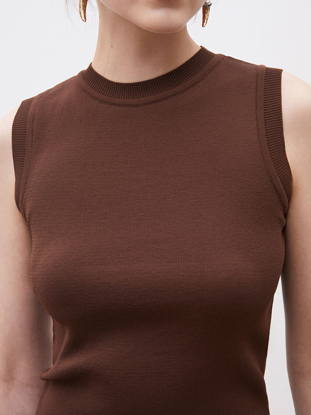 Kahverengi Dik Yaka Kadın Triko Kazak-2