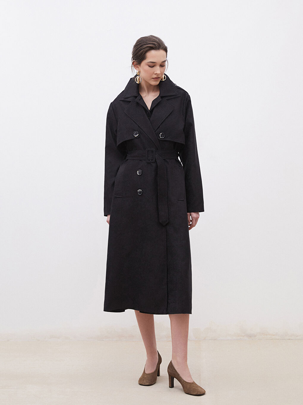 Siyah Ceket Yaka Süet Görünümlü Kadın Trençkot-1