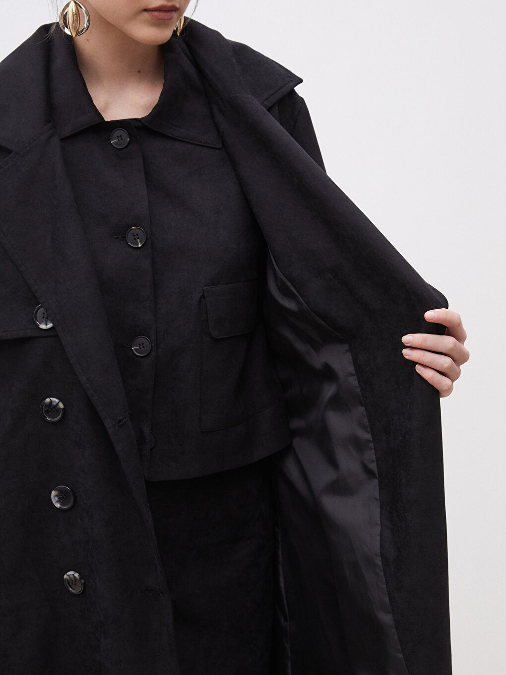 Siyah Ceket Yaka Süet Görünümlü Kadın Trençkot-4