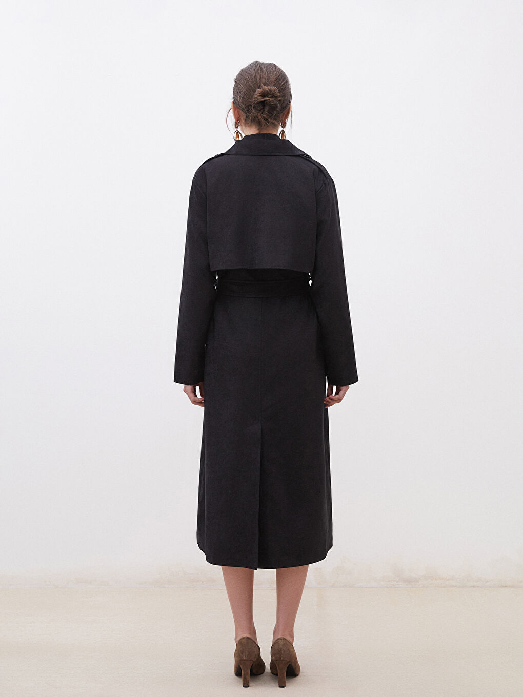 Siyah Ceket Yaka Süet Görünümlü Kadın Trençkot-5