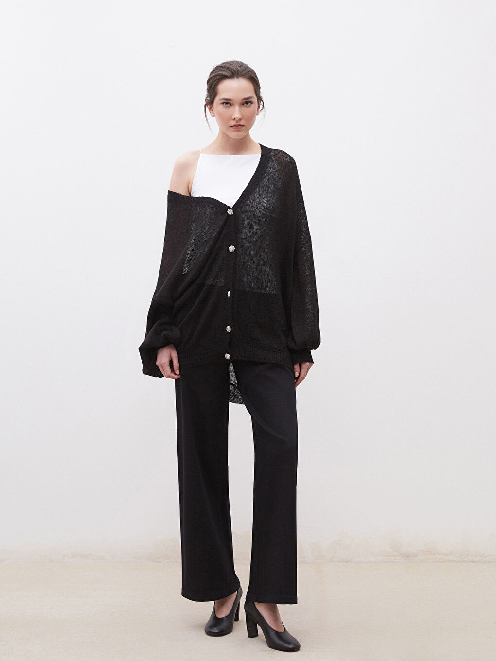 Siyah V Yaka Yün Karışımlı Kadın Triko Hırka-1