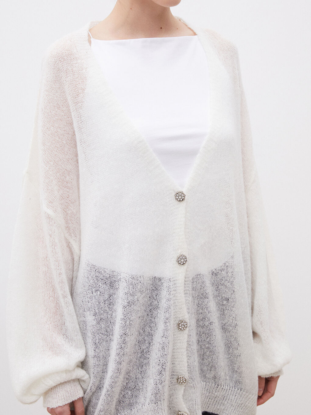 Beyaz V Yaka Yün Karışımlı Kadın Triko Hırka-2