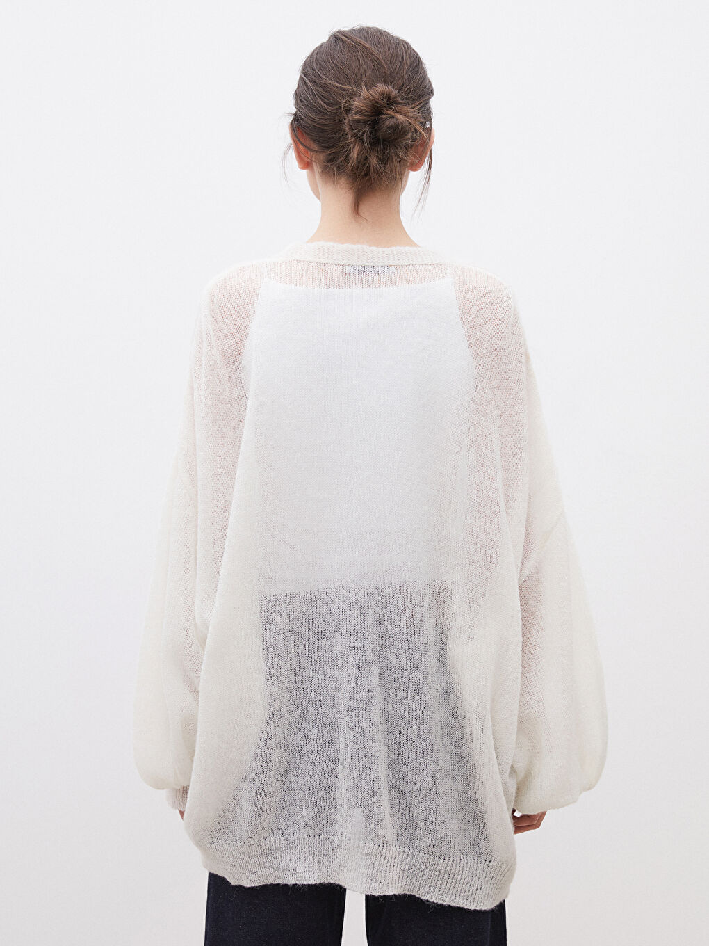 Beyaz V Yaka Yün Karışımlı Kadın Triko Hırka-3