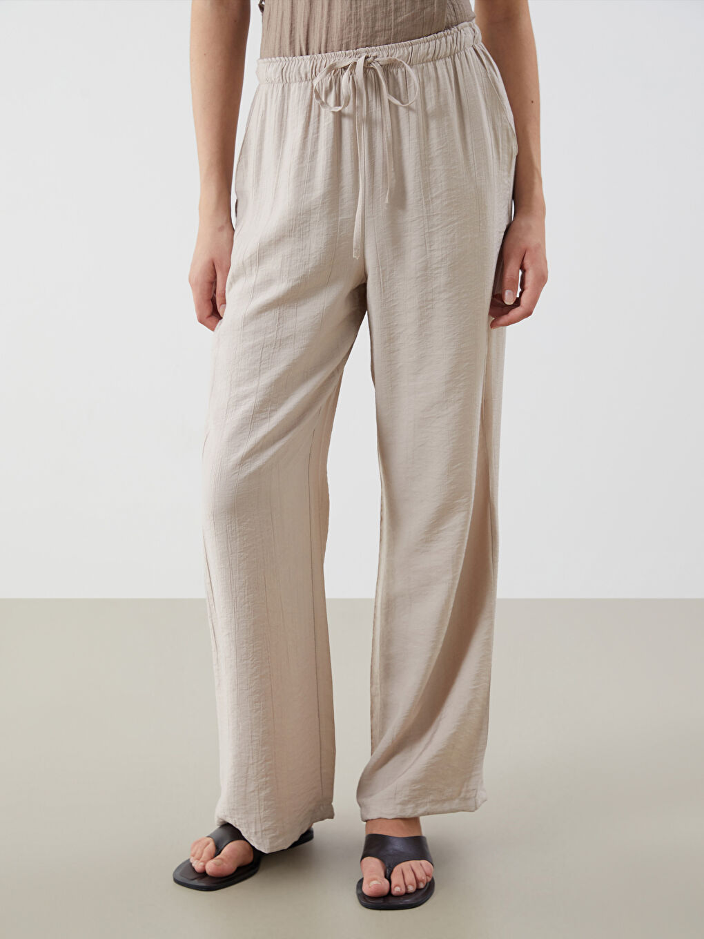 LCWAIKIKI Classic Elasticated Waist Textured Wide Leg Women's Trousers -S5OK26Z8-GD0