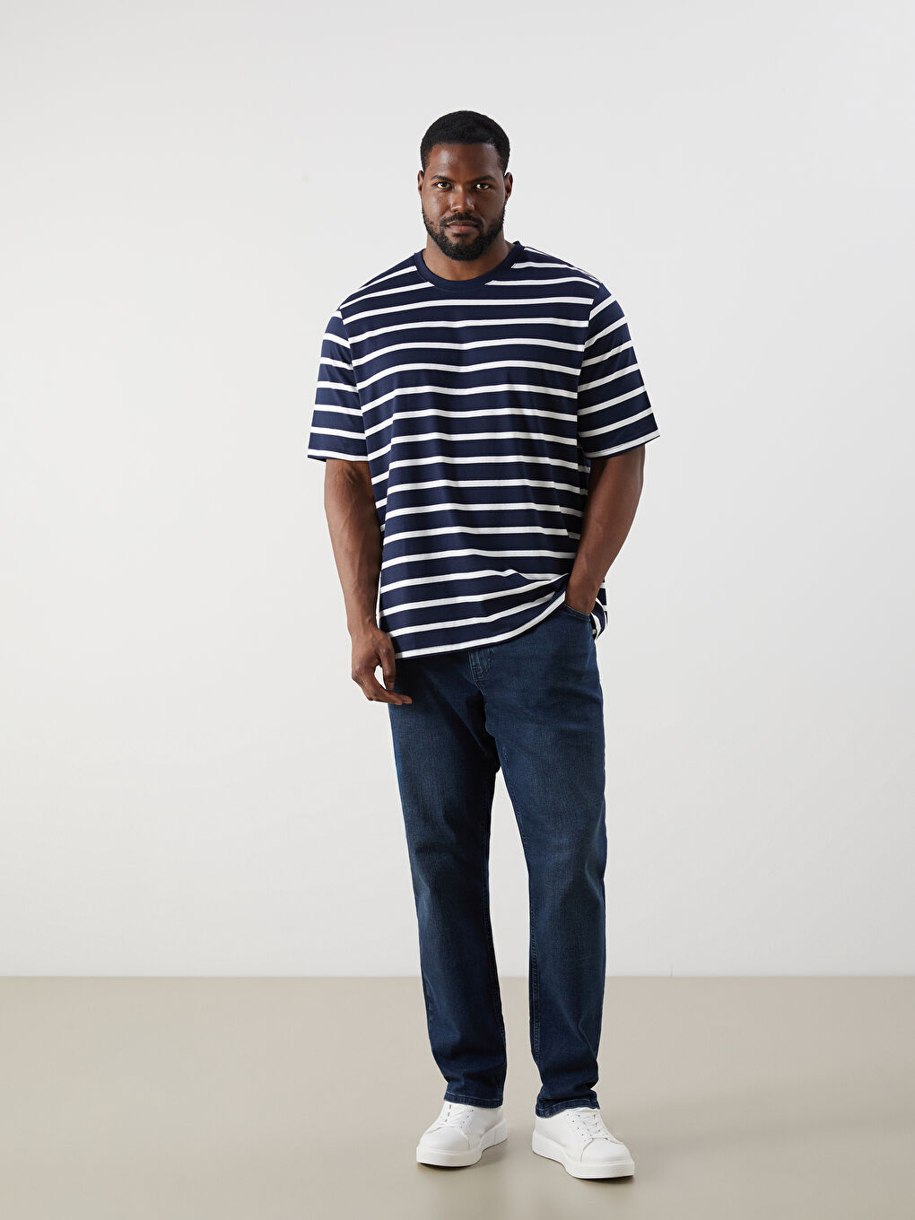 جينز نيلي رجل