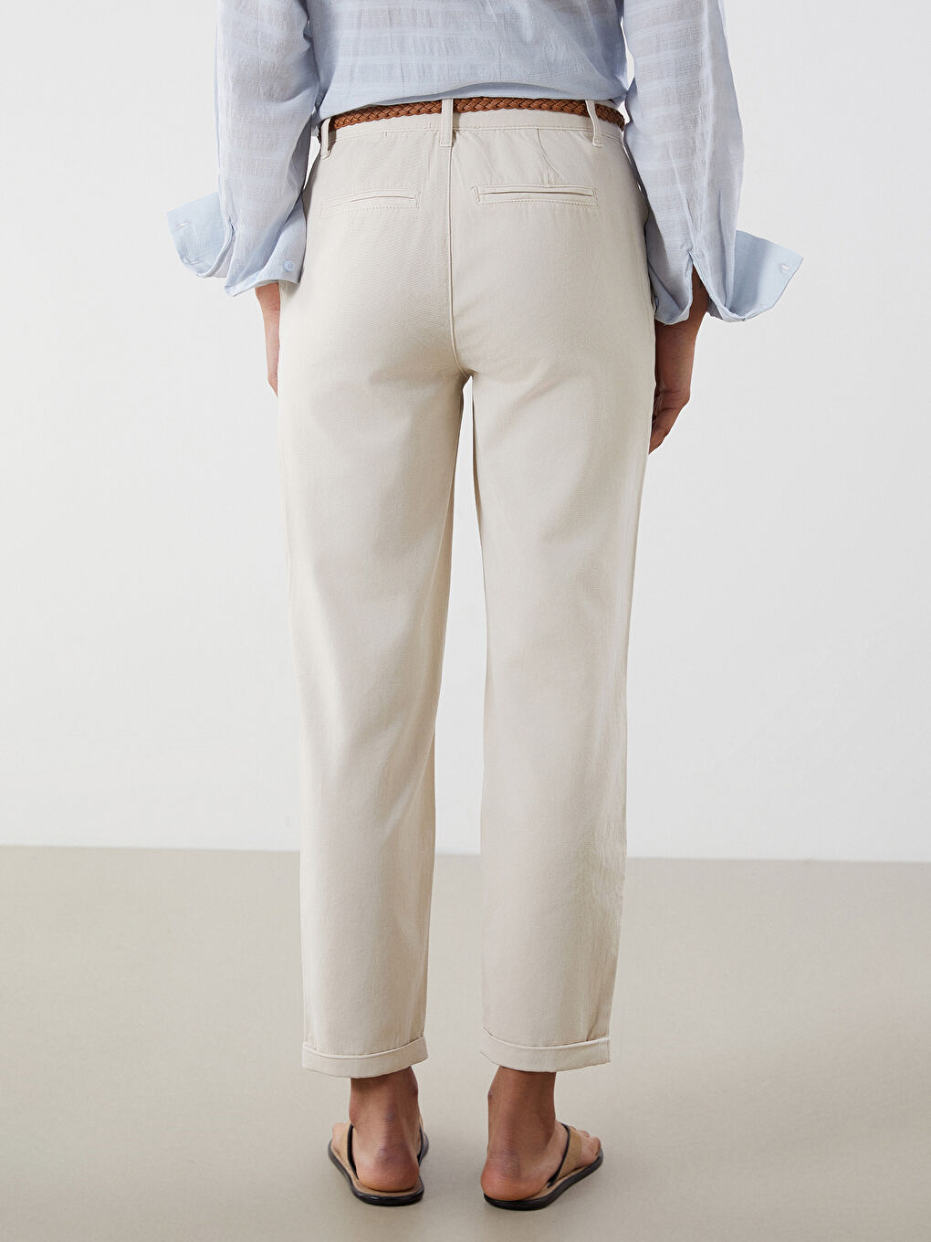 Bej Beli Kemerli Carrot Fit Kadın Jean Pantolon-3