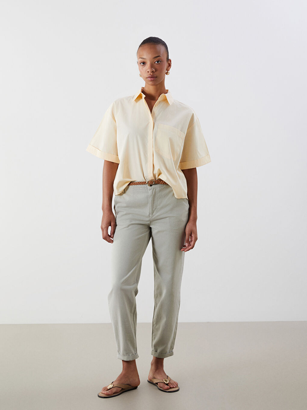 Gri Beli Kemerli Carrot Fit Kadın Jean Pantolon