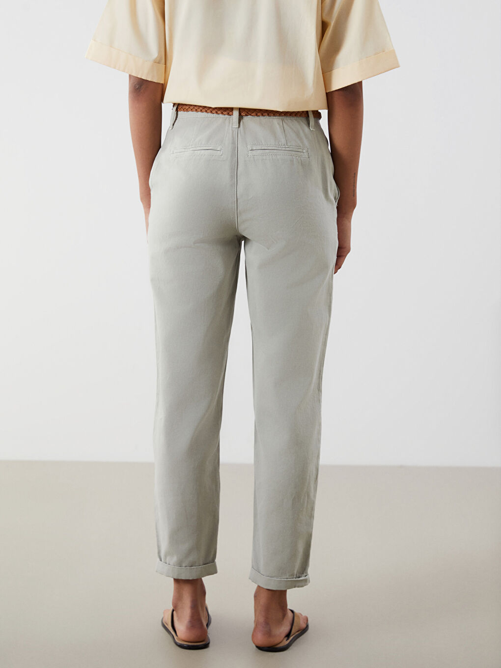 Gri Beli Kemerli Carrot Fit Kadın Jean Pantolon-3