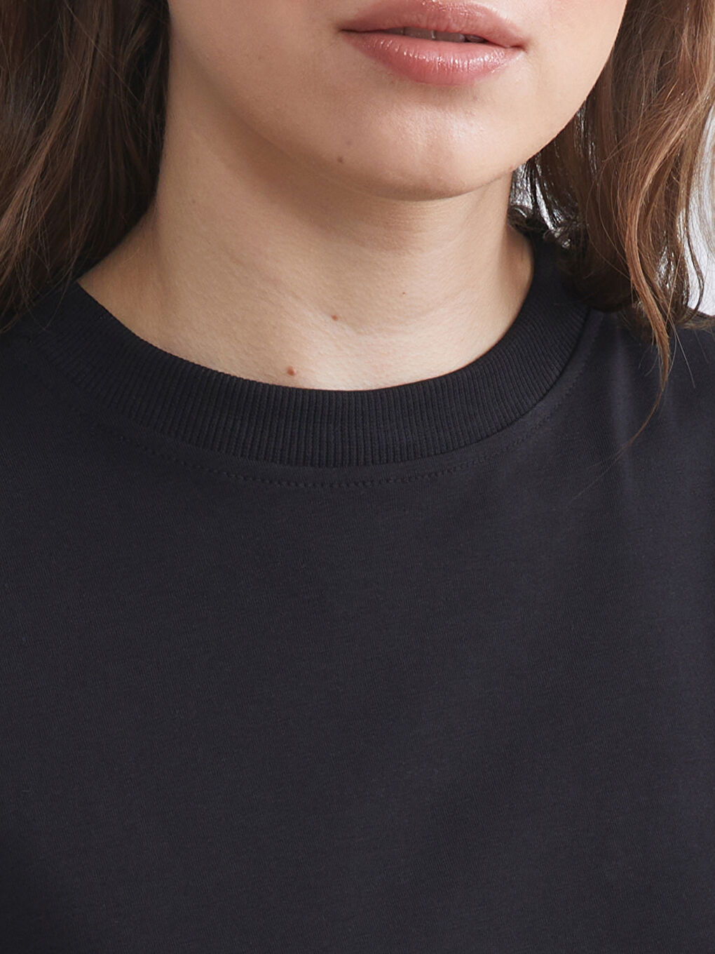 Siyah Bisiklet Yaka Kadın Tişört-3