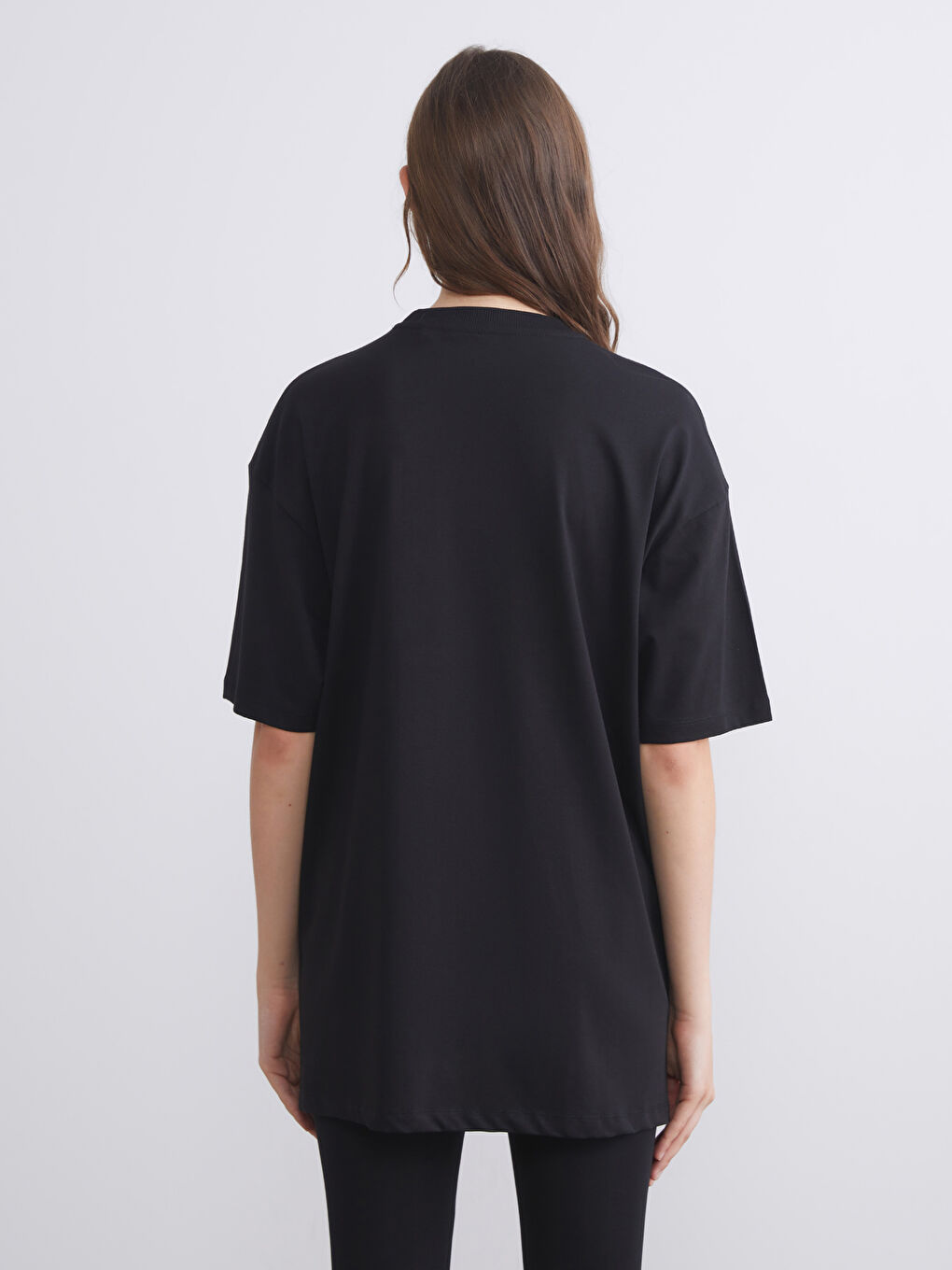 Siyah Bisiklet Yaka Kadın Tişört-4