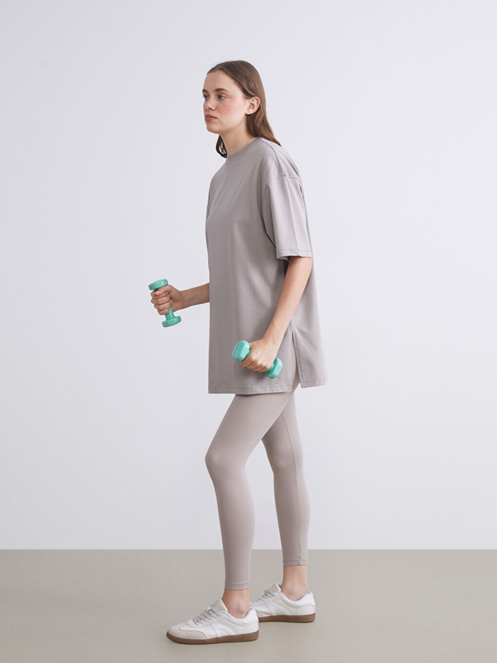 Kahverengi Bisiklet Yaka Kadın Tişört-1