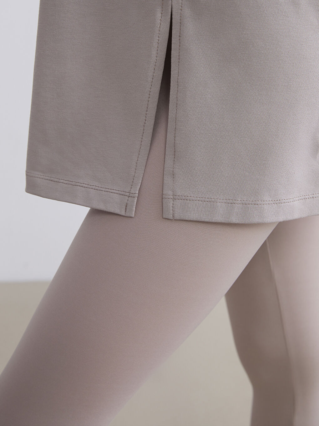 Kahverengi Bisiklet Yaka Kadın Tişört-2