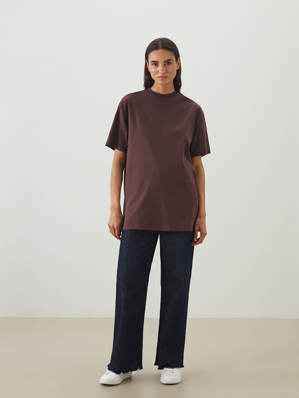 Kahverengi Bisiklet Yaka Kadın Tişört-1