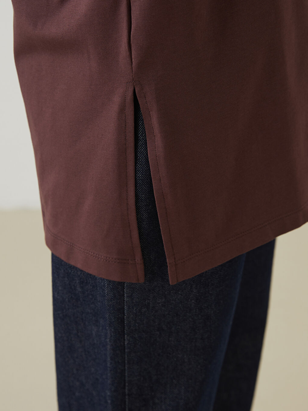 Kahverengi Bisiklet Yaka Kadın Tişört-2